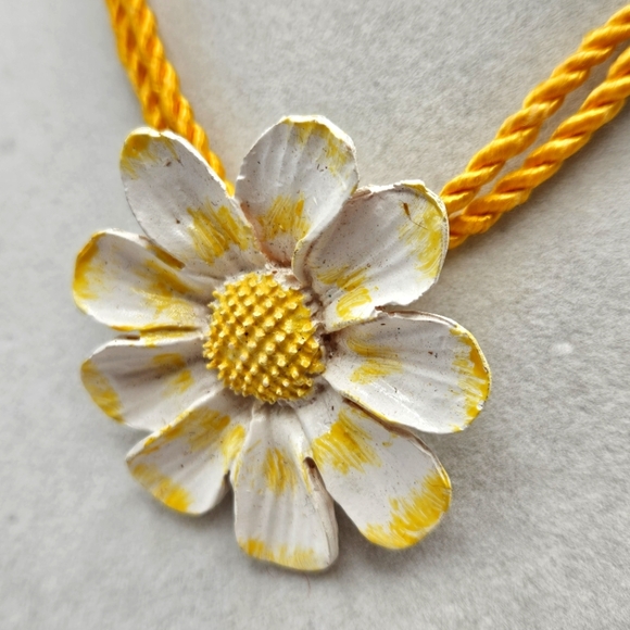 NEW VINTAGE Lisner 3D Daisy Flower Pendant Twisted Cord Choker Necklace - Picture 5 of 8